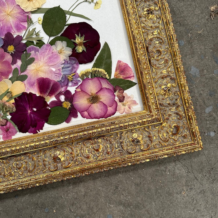 Blumen in alten Rahmen